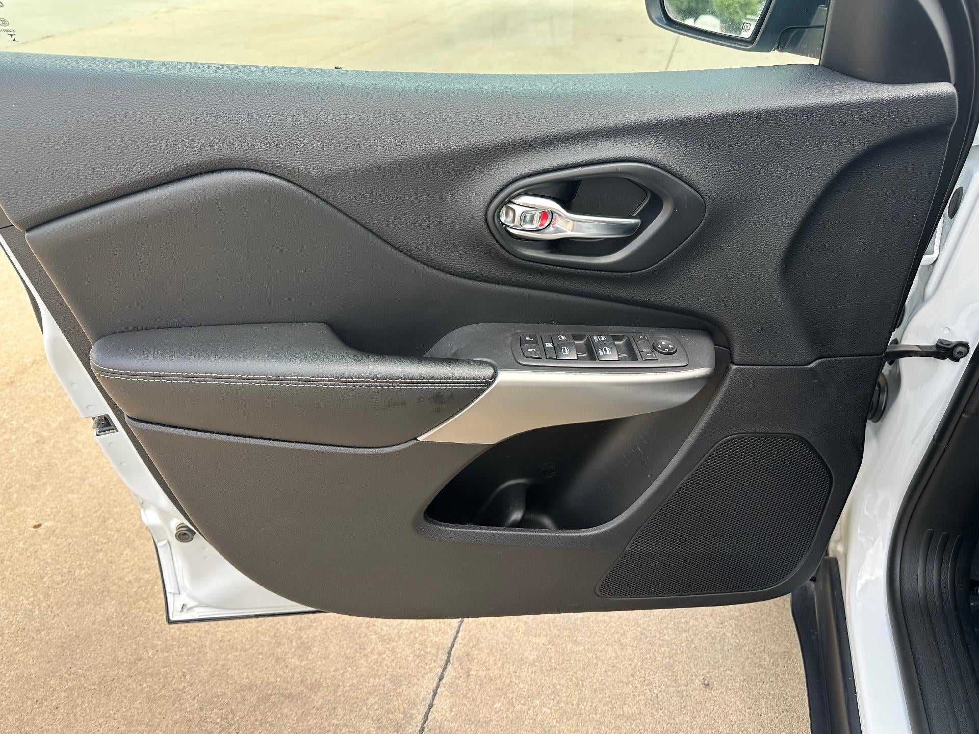 2021 Jeep Cherokee Base