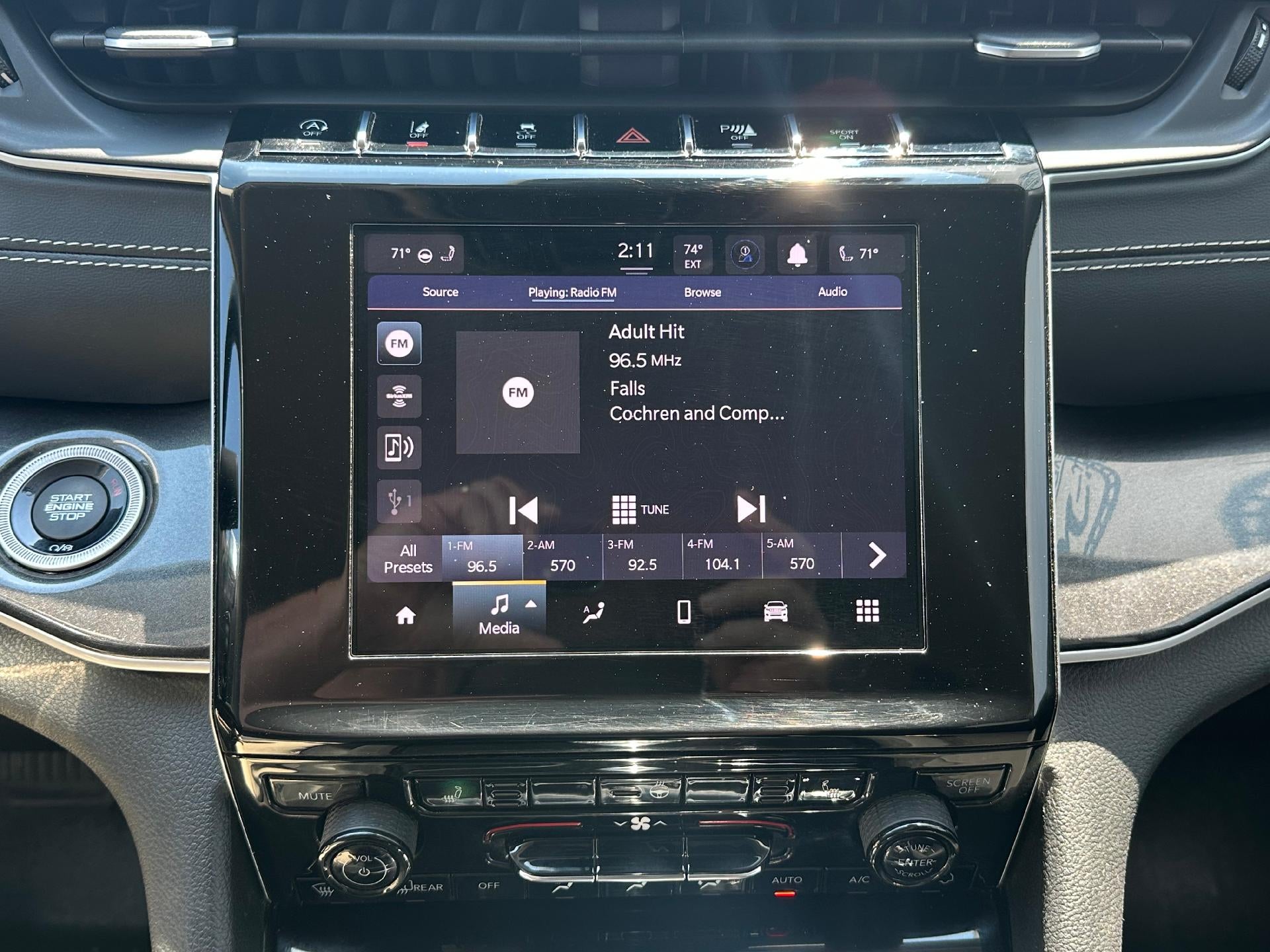 2022 Jeep Grand Cherokee Base