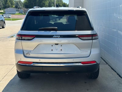 2022 Jeep Grand Cherokee Base