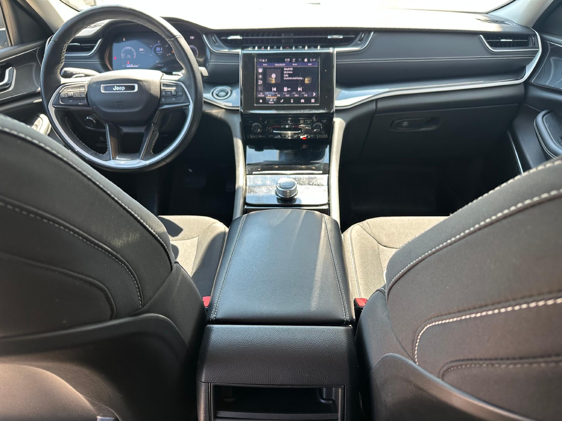 2022 Jeep Grand Cherokee Base