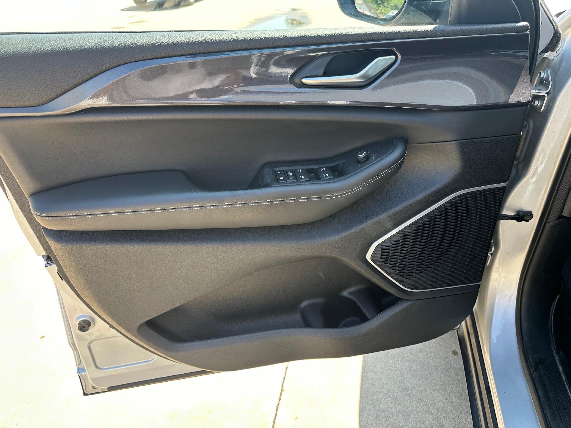 2022 Jeep Grand Cherokee Base