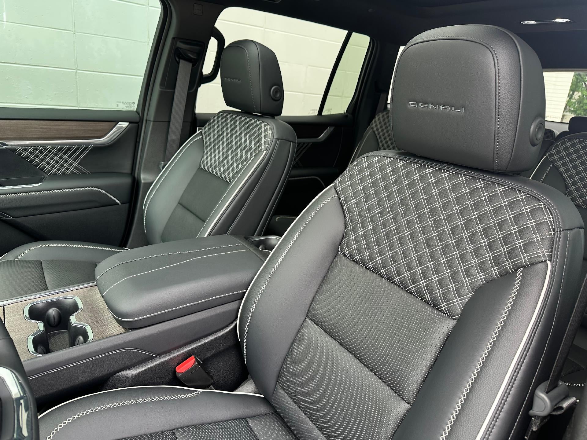 2024 GMC Acadia AWD Denali