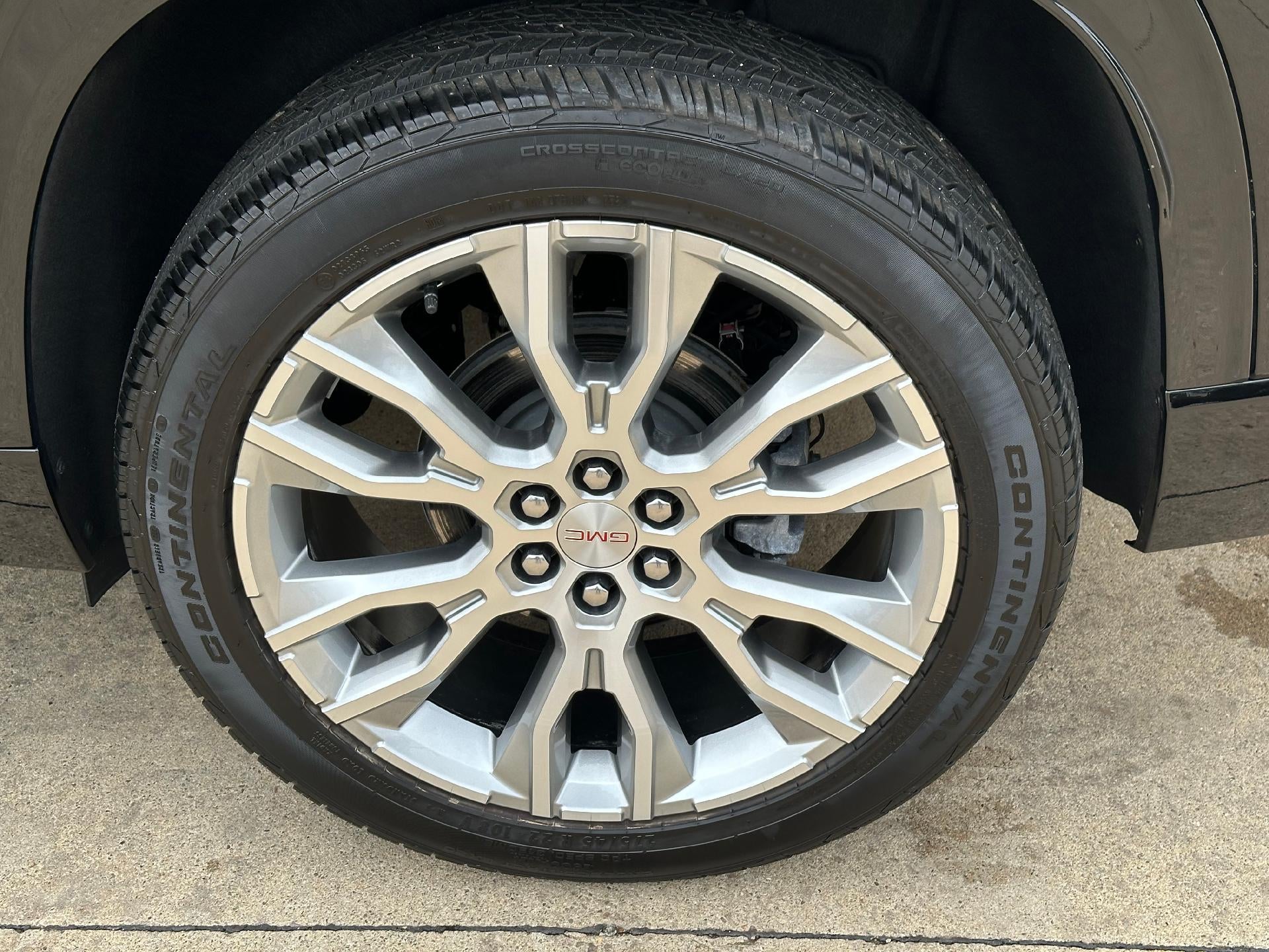 2024 GMC Acadia AWD Denali