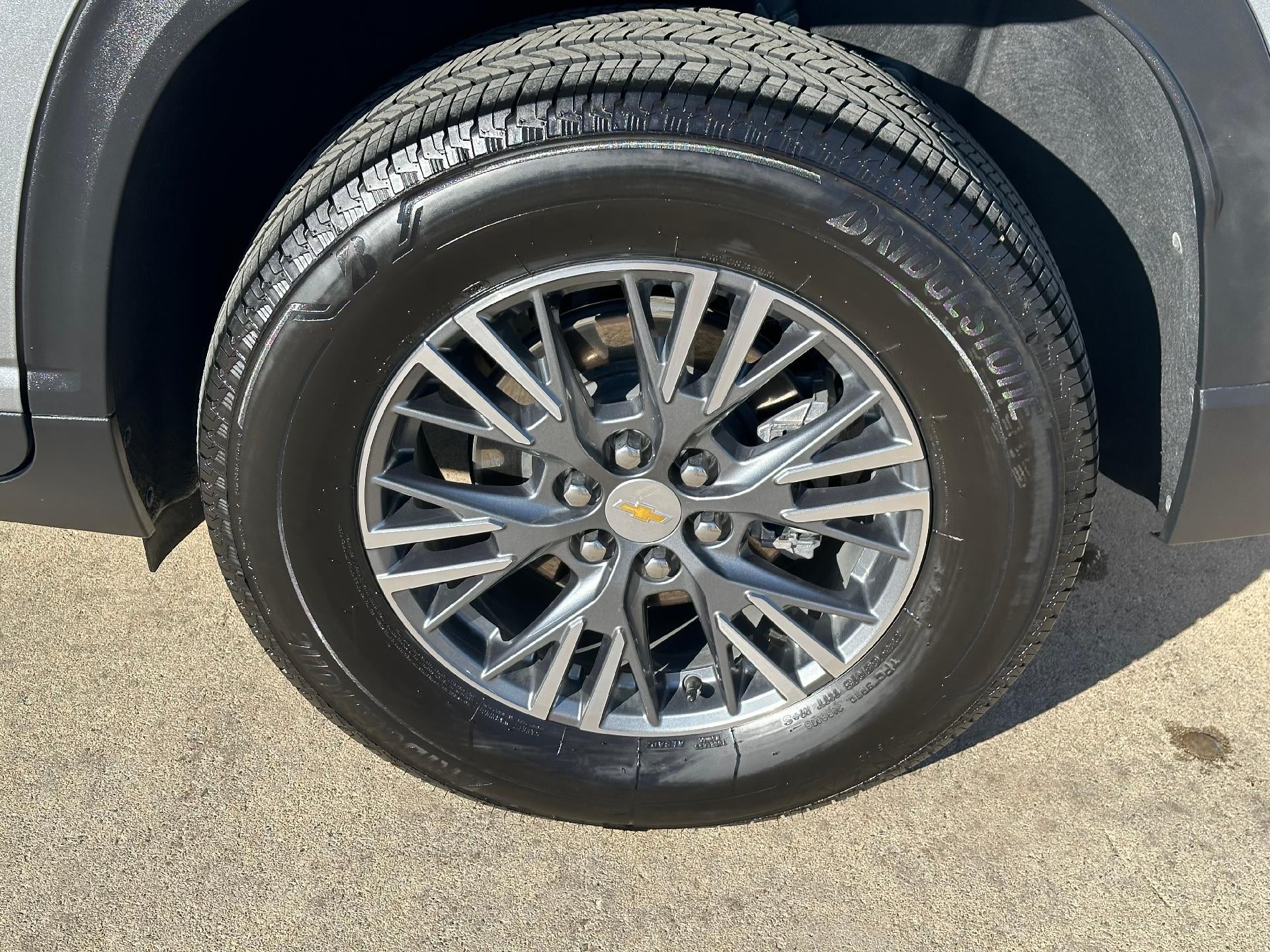 2025 Chevrolet Traverse AWD LT