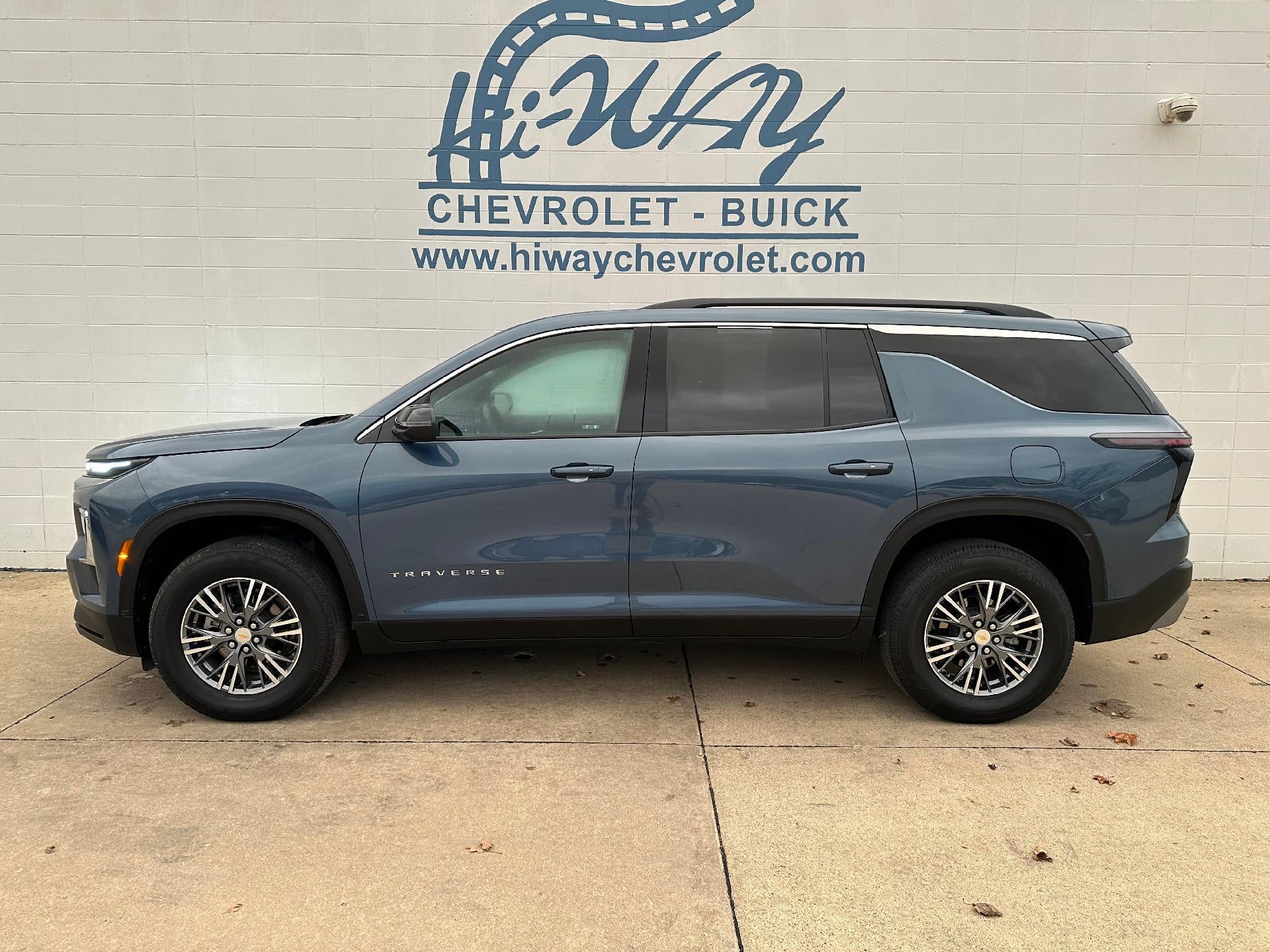 2025 Chevrolet Traverse AWD LT