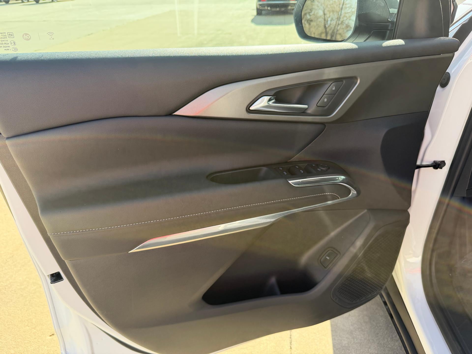 2025 Chevrolet Traverse AWD LT