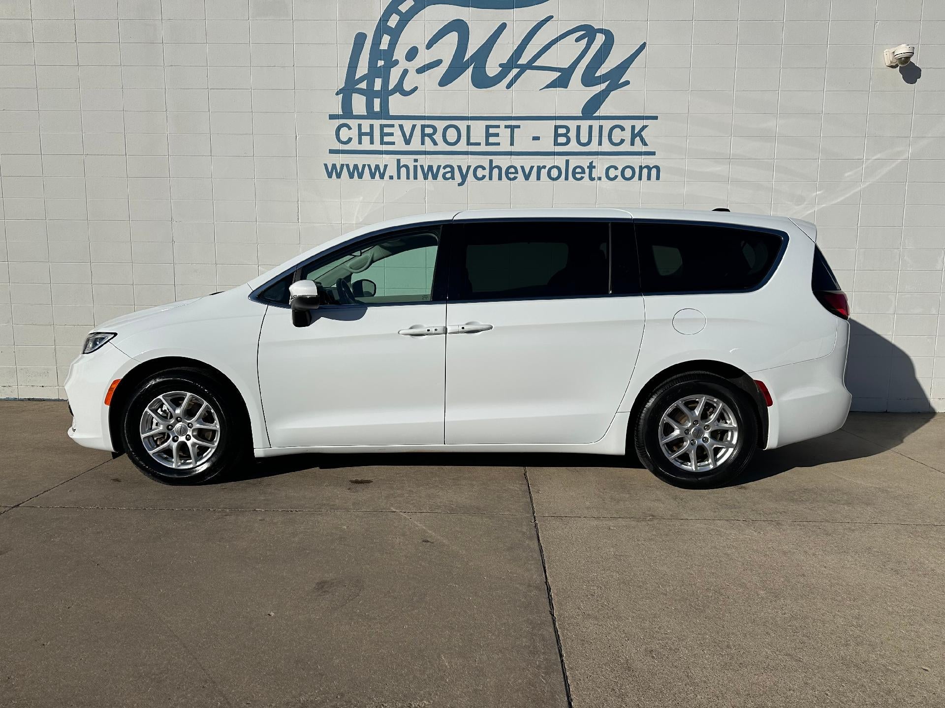 2023 Chrysler Pacifica Touring L