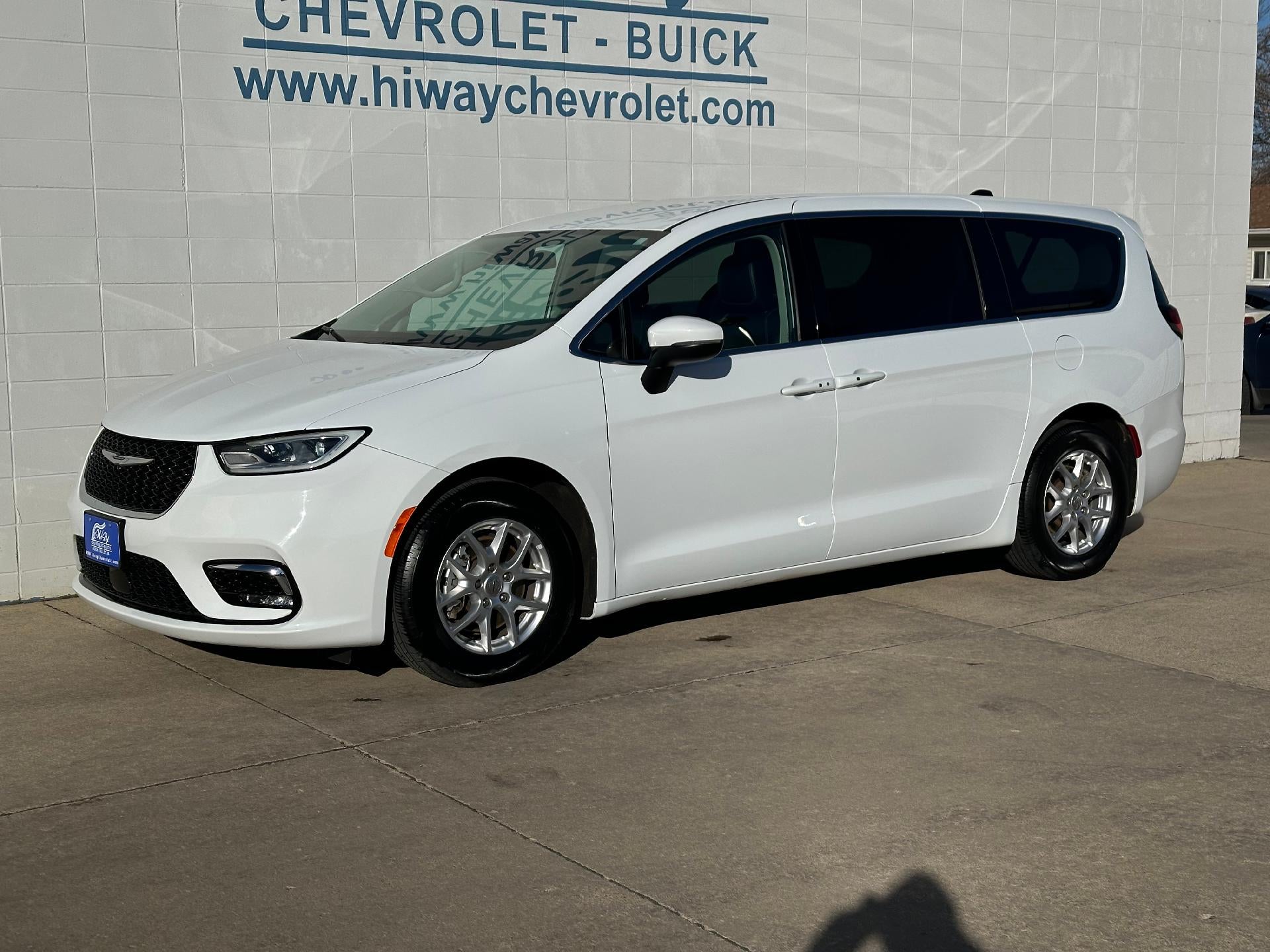 2023 Chrysler Pacifica Touring L