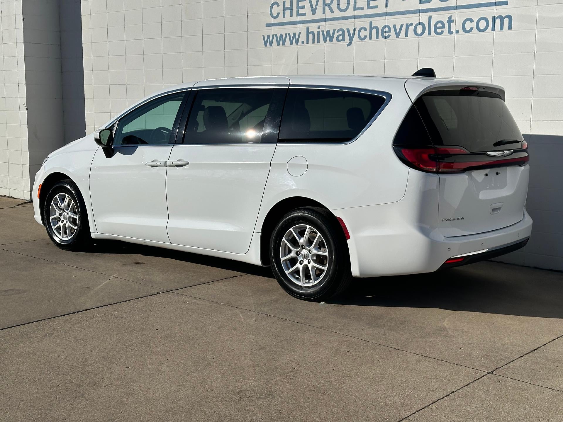 2023 Chrysler Pacifica Touring L