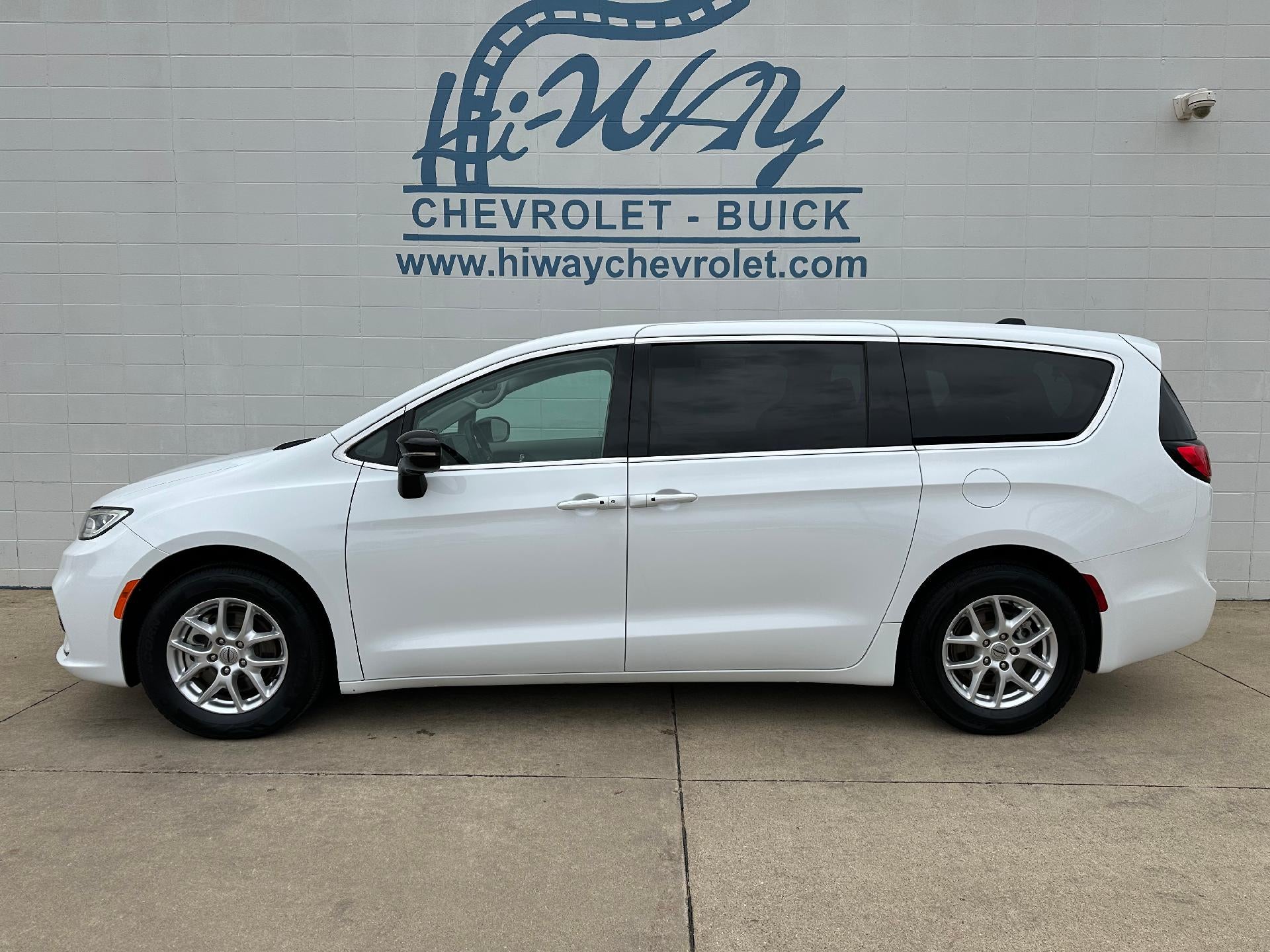 2024 Chrysler Pacifica Touring L