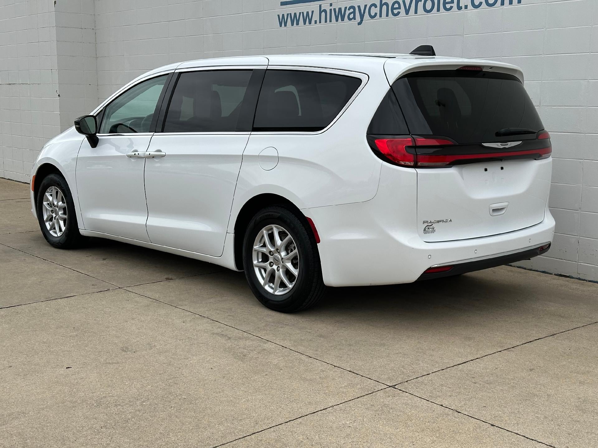 2024 Chrysler Pacifica Touring L