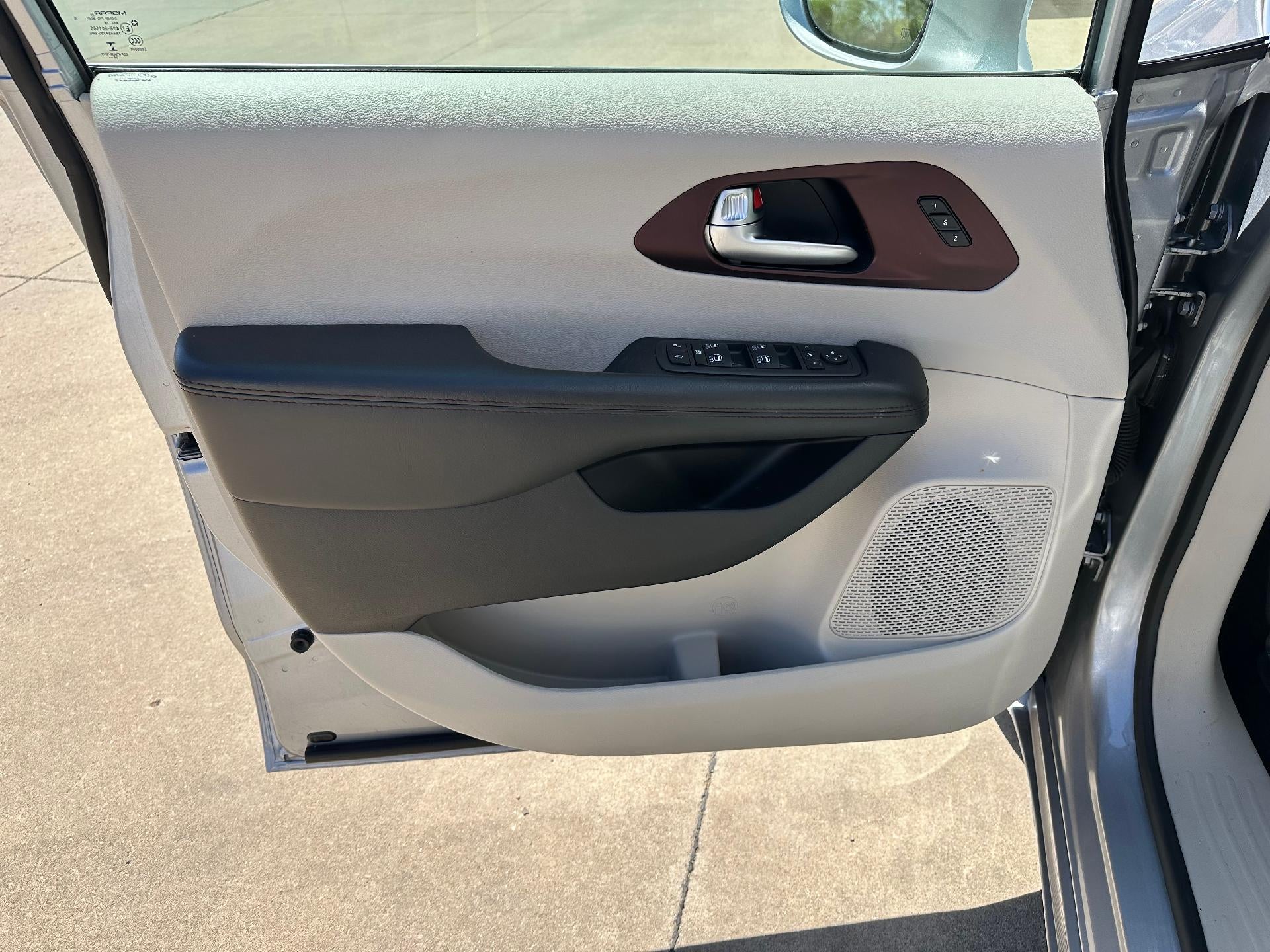 2020 Chrysler Pacifica Base