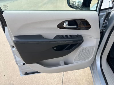 2023 Chrysler Pacifica Hybrid Limited