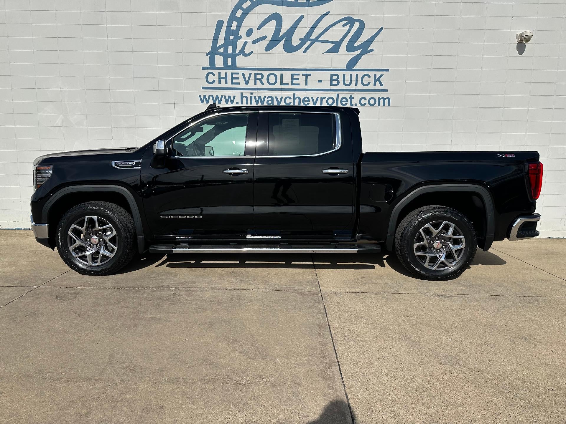 2025 GMC Sierra 1500 SLT