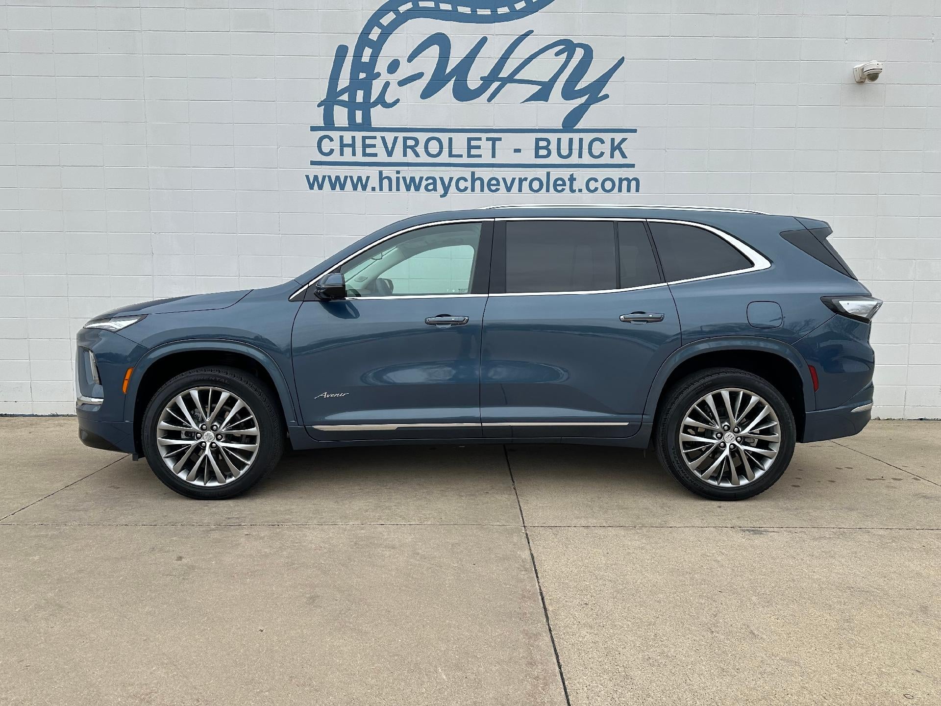 2025 Buick Enclave Avenir AWD's photo