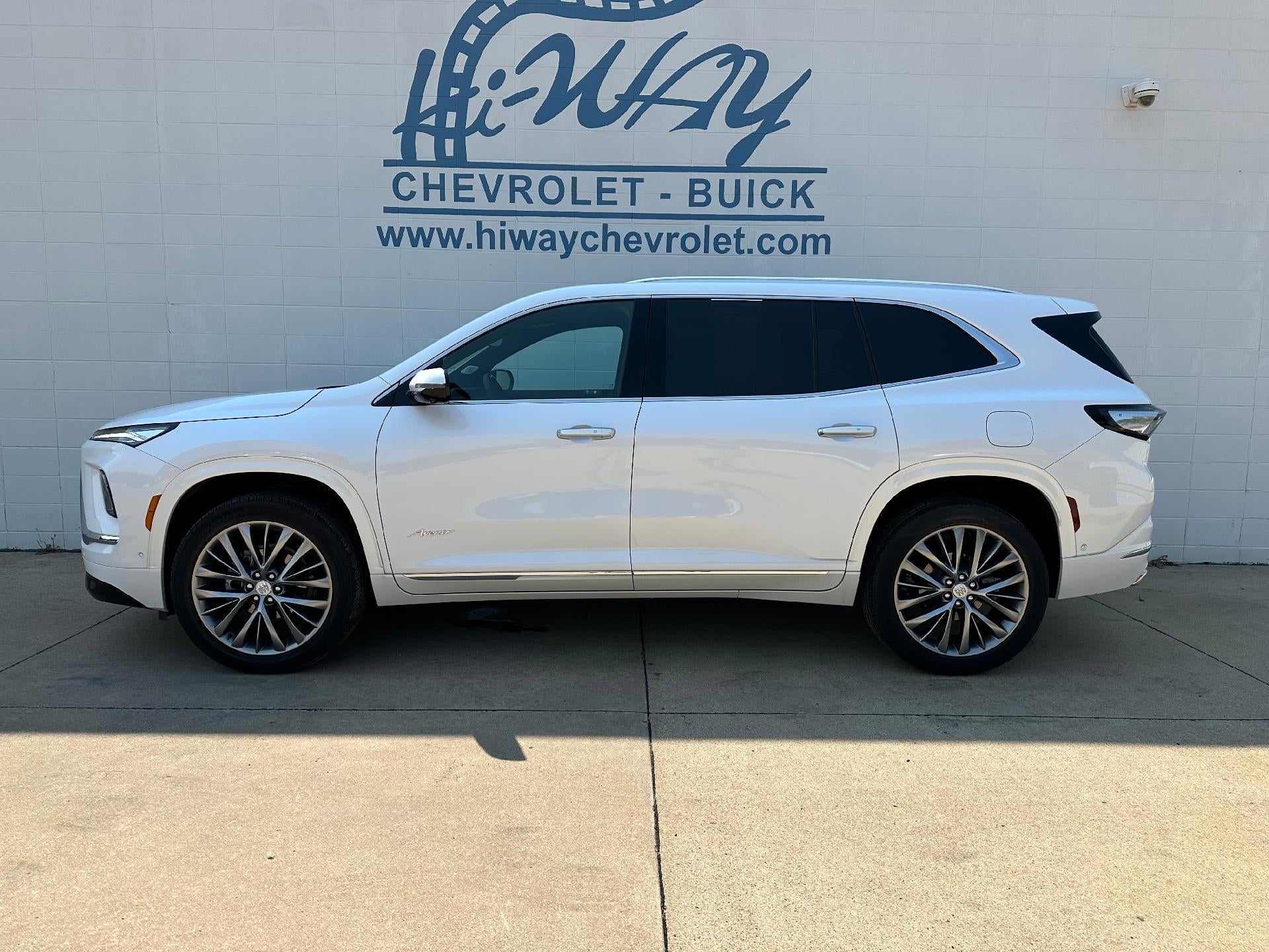 2025 Buick Enclave Avenir AWD's photo