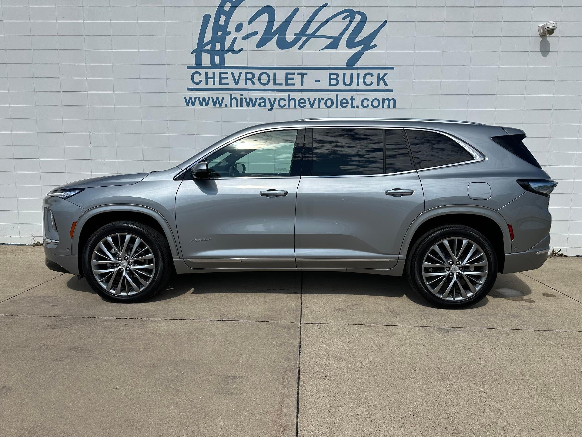 2025 Buick Enclave Avenir AWD's photo